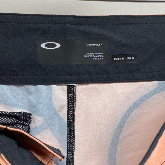 OAKLEY STAPLE GRAFFITI BOARDSHORT SWIM TRUNKS BLOOMING DAHLIA - Picture 8 of 9